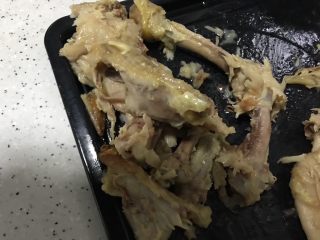 14、藤椒风味手撕鸡～简易版,鸡骨架不要扔掉哦，明天我们可以再做个汤