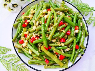 14、凉拌豆角,装盘。