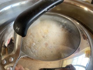 17、南瓜花卷,盖上盖，等发酵到1.5-2倍大