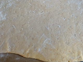 23、南瓜花卷,上面多撒些干面粉