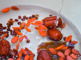 2、食疗食谱——五红水（亲测有效！）,加水，水可以多加些。