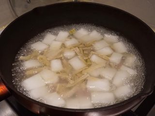 15、时令开胃汤,加盖，大火煮开转中小火炖一会