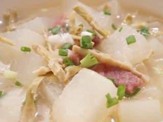 16、时令开胃汤,起锅，记得撒上葱花点缀一下哦！