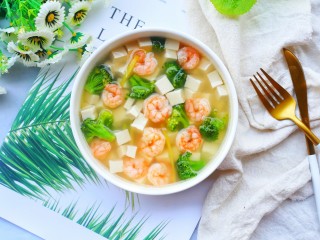 14、西兰花虾仁豆腐汤,连喝三碗都不够。
