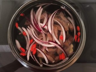 18、牛柳炖豆泡,水量是食材的3倍