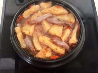 23、牛柳炖豆泡,烧开后调匀