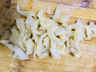 2、金汤花胶鸡,切丝