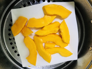 14、金汤花胶鸡,上锅蒸熟