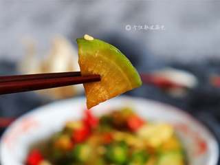 9、酸辣萝卜片,萝卜，不仅健脾开胃，而且有着润肺化痰、防癌解毒等营养价值