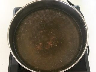 15、杂蔬火腿羊汤,锅里是鲜浓的羊汤