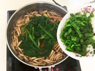 20、杂蔬火腿羊汤,烧开后加入葱花