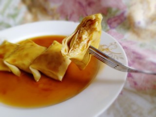 18、千张包肉,卷起来蒸一蒸，美味不上火。