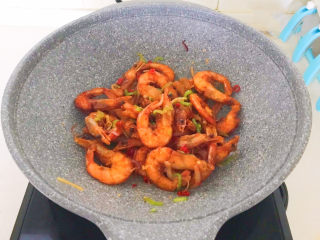 22、麻辣干锅虾,翻炒均匀即可