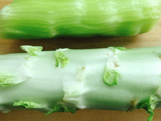 1、莴笋炒牛肉,莴笋削皮