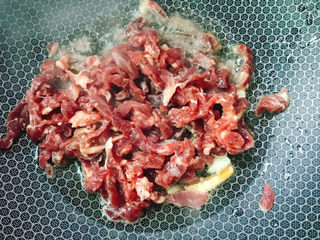 6、莴笋炒牛肉,下牛肉