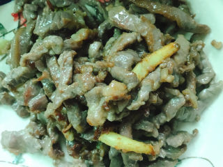 9、莴笋炒牛肉,出锅装盘备用