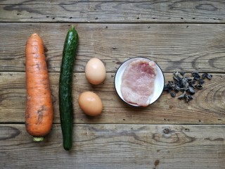 1、木须肉,准备食材。