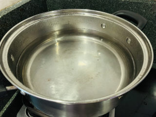 3、排骨冬瓜汤,汤锅加水