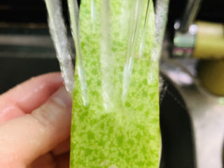 7、排骨冬瓜汤,冬瓜冲洗干净