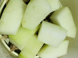 13、排骨冬瓜汤,切大块