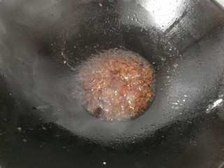 11、蚝油浇汁西葫芦,再倒入适量水淀粉烧开至浓稠状态