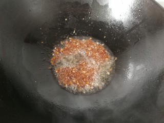 10、蚝油浇汁西葫芦,用锅铲把料汁翻炒均匀