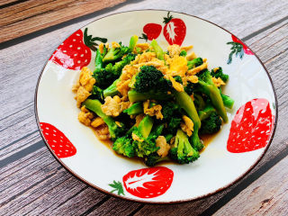 17、西兰花炒鸡蛋,西蓝花炒鸡蛋，完成