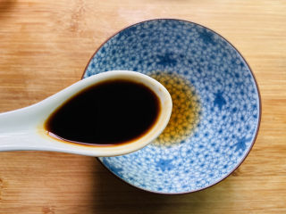 7、酱焖黄花鱼,两勺蒸鱼豉油