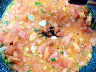 10、平菇豆腐汤,加入生抽搅拌均匀。