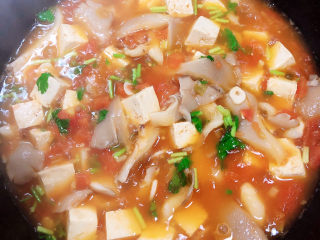 17、平菇豆腐汤,搅拌均匀，即可出锅了！