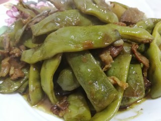19、绿油豆炖五花肉,装盘，香啊！