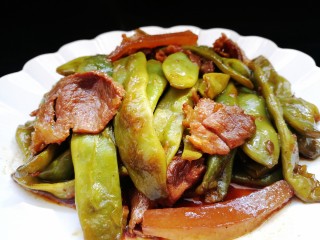 20、绿油豆炖五花肉,成品图 让你多吃一碗饭。