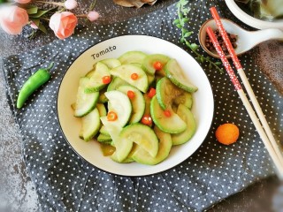 16、醋溜西葫芦,出锅装盘了 酸甜微辣适口