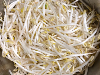 1、韭菜炒豆芽,一盘清爽的