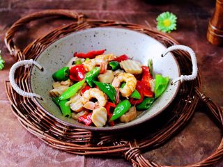 16、杏鲍菇虾仁三椒小炒,成品一