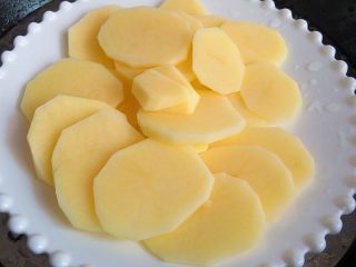 7、蜂蜜蔬菜泥,放在盘子里，上锅蒸熟即可