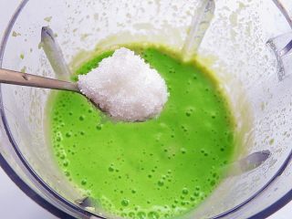 10、蜂蜜蔬菜泥,加入一勺白糖，因蜂蜜是甜的，白糖可以少加一些即可，根据个人口味适当增减吧