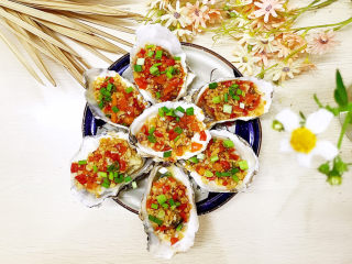 15、蒜蓉剁椒蒸生蚝,成品图