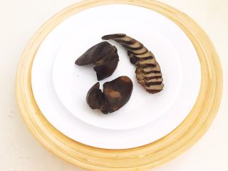 25、自制香熏鹅肝,香熏鹅肝风味独特，喝酒下饭都可以~