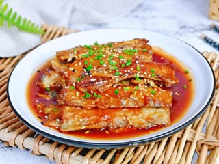 12、红烧糖醋带鱼,好吃不腻。带鱼吸收了茄汁，酸甜可口。色泽诱人，味道好极了。