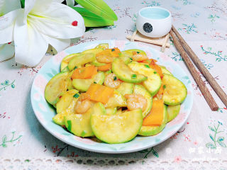 16、西葫芦炒虾仁,口感鲜香的西葫芦炒虾仁就上桌了！