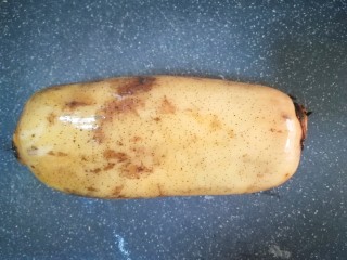 1、醋溜藕片,准备一节莲藕