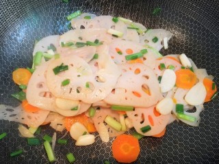 16、醋溜藕片,大火快速翻炒均匀