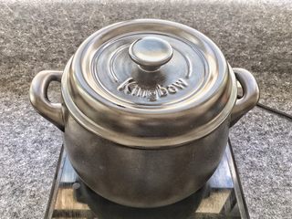 15、美容养生汤～黄豆炖猪尾,调火炖煮一个小时即可。