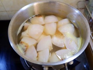 13、宝宝辅食之肉末蒸冬瓜+冰糖水蜜桃,煮至半透明,关火