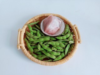 1、毛豆炒肉丝,今天老家刚摘的毛豆，特别地新鲜。