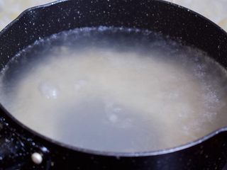 5、柠檬薏米水,大火烧开