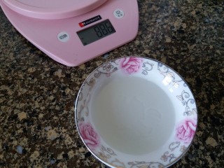 3、香菇烤太阳,油盐混合均匀