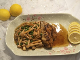 20、健康低卡香煎鲈鱼,完成。这美味减脂的减肥餐就完成了。