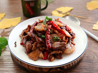 12、香辣薄荷炒羊肉,铲起装盘